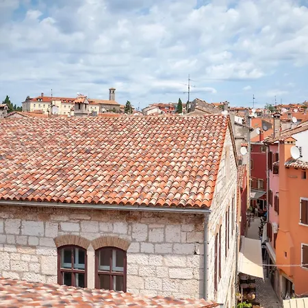 アパート Loft 48 ロヴィニ